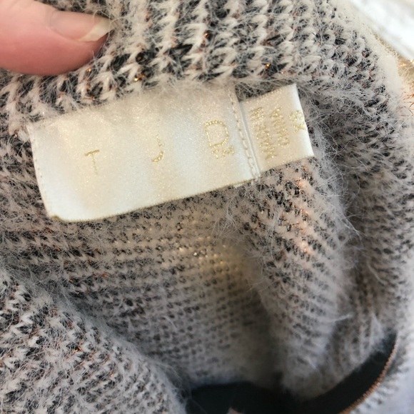 The Jetset Diaries eyelash fuzzy grid bell sleeve 3/4 zip up sweater holiday - Picture 3 of 5